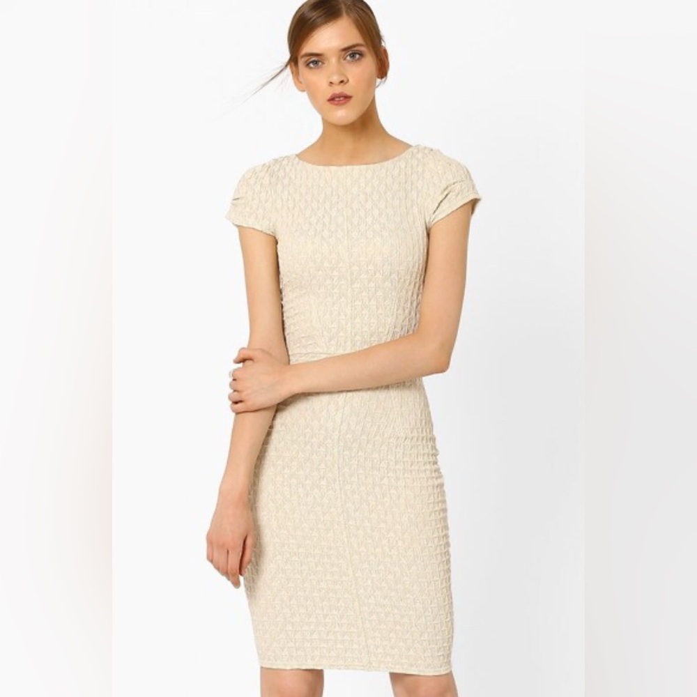 Closet London Ivory/Gold Dress EUC - size 6